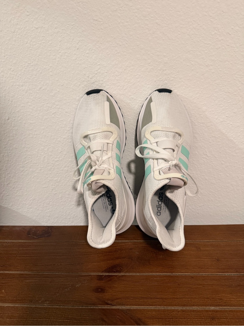 Adidas - Picture 3 of 5